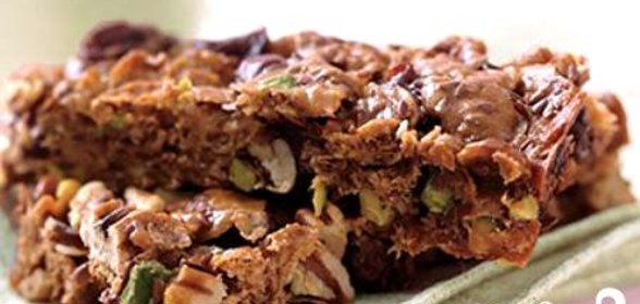 Пирожные с вишней, орехами и фисташками