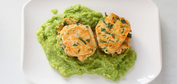 Нежные оладьи из семги со шпинатом за 30 минут