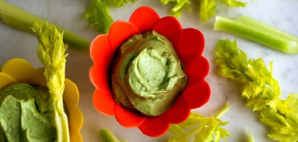 Соус из авокадо и базилика