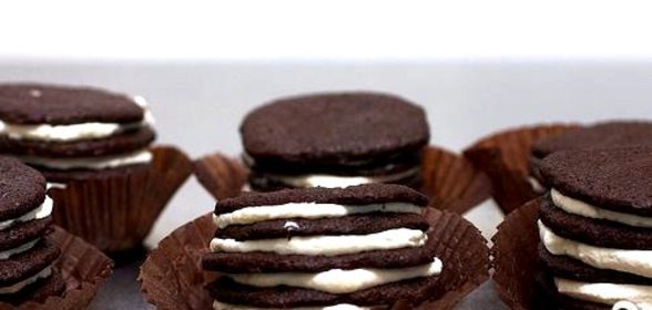 Шоколадное печенье со сливочным кремом