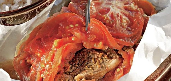 Баранина, запеченная с помидорами