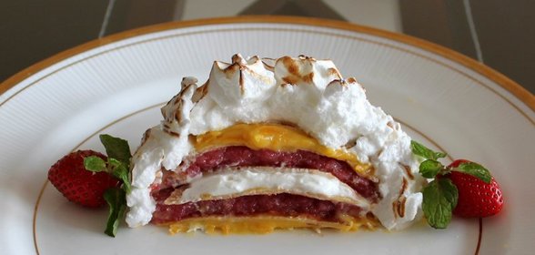 Аляска с блинчиками, клубничным желе и апельсиновым курдом