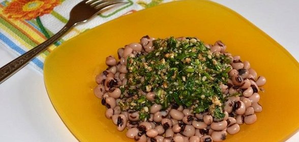 Фасоль с ореховым соусом