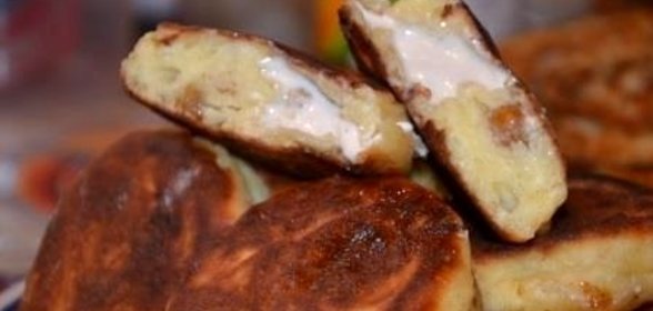 Сырники с черешней и жидкой начинкой