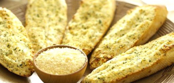 Чесночные хлебцы с сыром