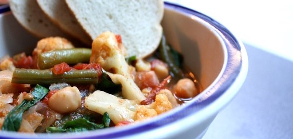 Цветная капуста, тушеная с овощами