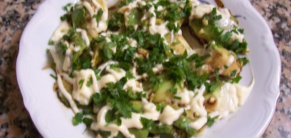 камамбер с соусом из слив