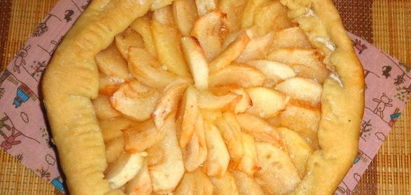 Галета с яблоками и корицей