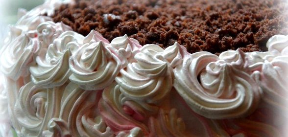 Торт Именинный c шоколадным кремом и вишней