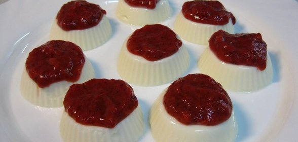 Домашняя панна-котта с клубникой