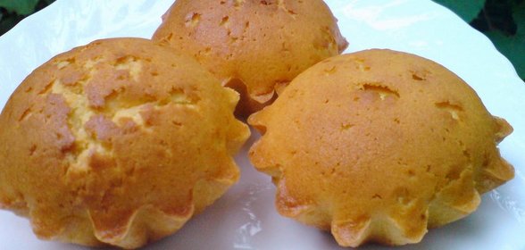 Нежные маффины с вареньем