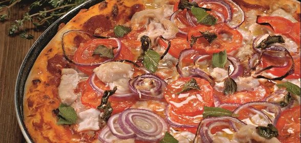 Пицца с индейкой и шалфеем