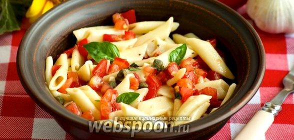 Пенне с помидорами и каперсами