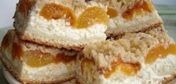 Пирог с творогом и абрикосами