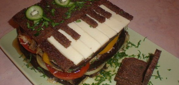 «Пианино» салат из печеных овощей с сыром и гренками