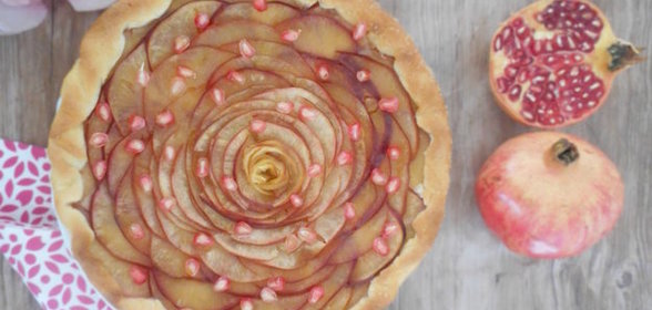 Яблочный пирог с гранатом
