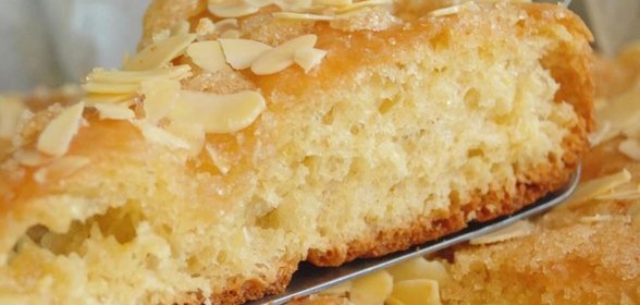 Быстрый дрожжевой пирог с кардамоном