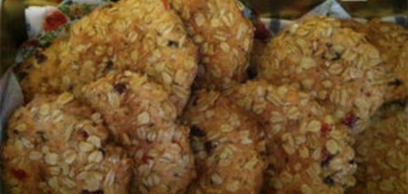 Овсяное печенье с шоколадом и вишней