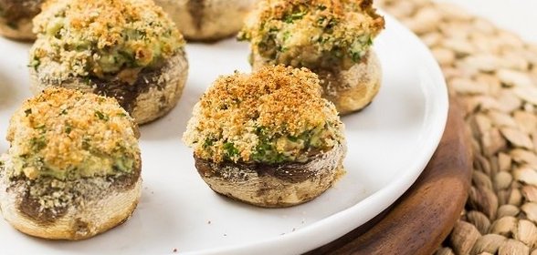 Грибы, фаршированные сыром, в духовке