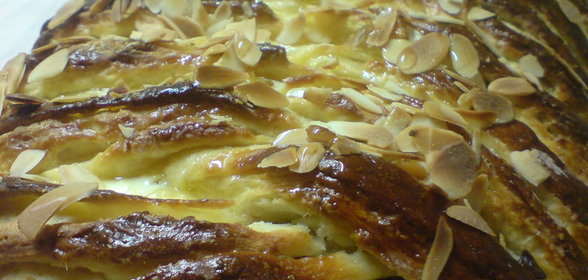 Датский плетёный пирог с вишнями,творогом и шоколадом