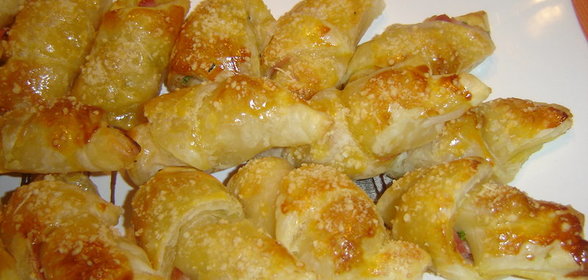 Пикантные рогалики с беконом и горчицей