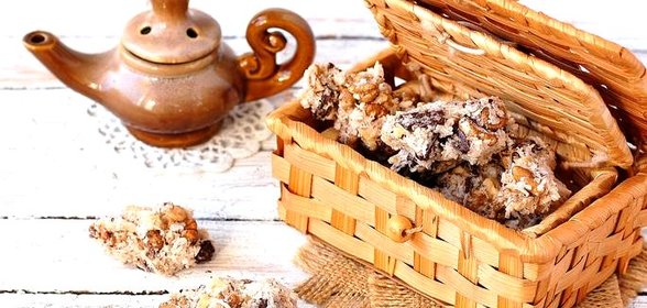 Печенье с орехами, шоколадом и кокосовой стружкой