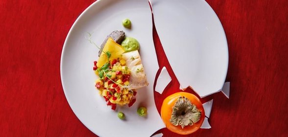 Паровая треска с сальсой из хурмы