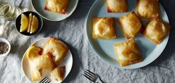 Пирожки с рикоттой и копченым лососем