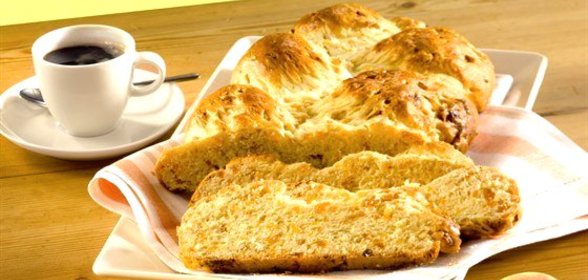 Абрикосово-миндальная плетенка