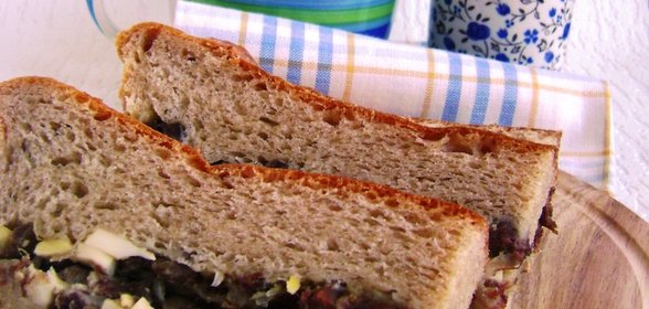 Пирог хлебный с мясной начинкой