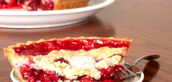 Слоеный пирог с вишней