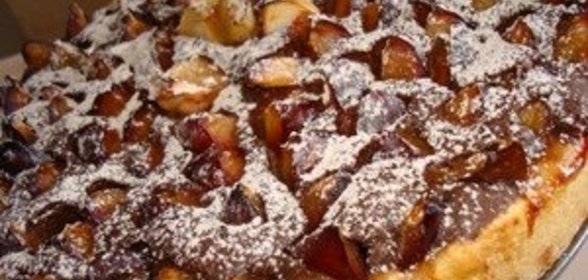 Сливовый пирог Астра с шоколадной начинкой