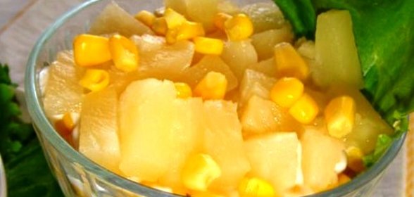 Салат с консервированными ананасами