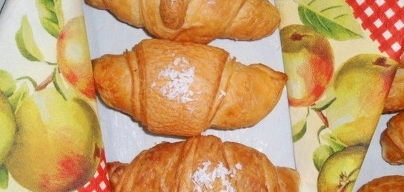 Праздничные французские круассаны