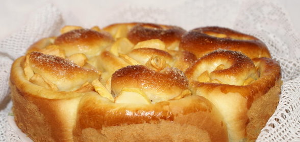 Необычный пирог с тройной начинкой и яблоками