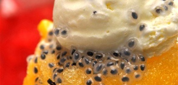 Маринованное манго с кокосовым мороженым