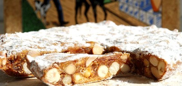 Панфорте (пирог из сухофруктов и орехов)