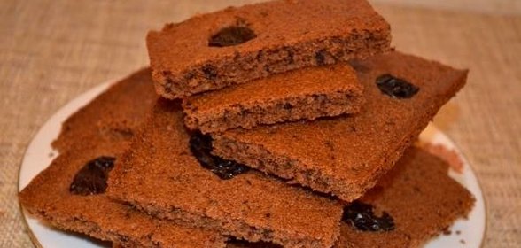 Шоколадный манник с черносливом