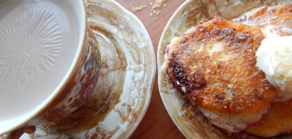 Сырники (творожники) с вишней