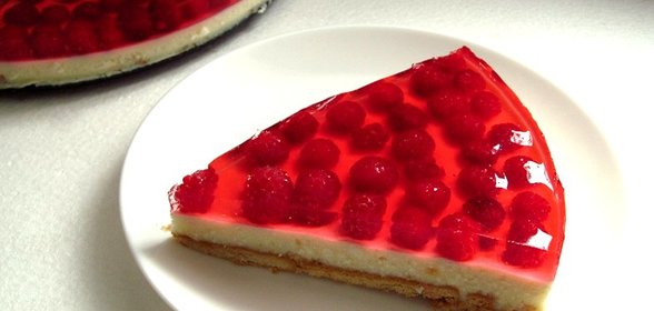 Творожно-малиновый торт