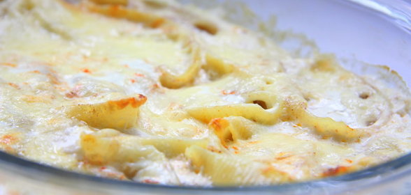 Конкильони (Conchiglioni) с мясным фаршем и орехами в сливочном соусе