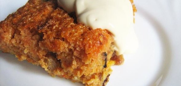 Морковная запеканка с изюмом и черносливом