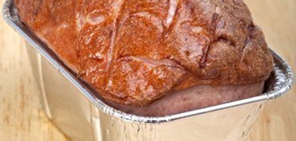 Французский мясной хлеб с черносливом и фисташками