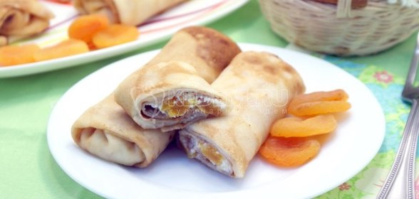 Блины с творогом и курагой