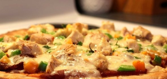 Пицца с вареной курицей