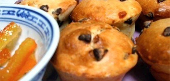 Апельсиновые маффины с шоколадной крошкой
