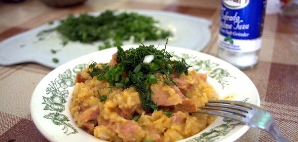 Чечевица с колбасой