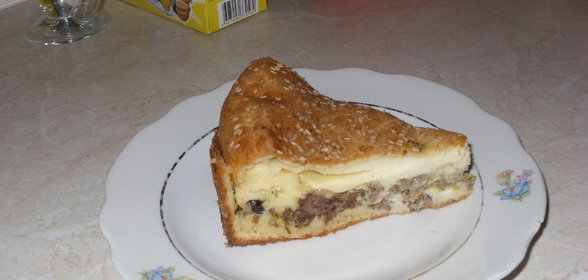 Пирог заливной с мясом, моцареллой и опятами