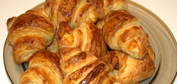 Круассаны из слоеного дрожжевого теста
