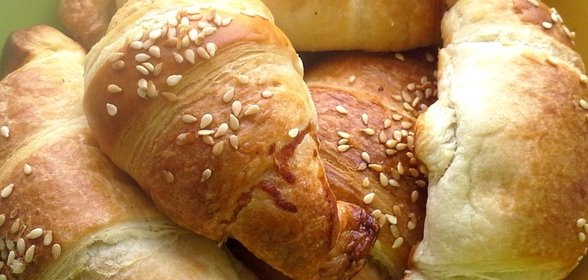 Круассаны с ветчиной и сыром